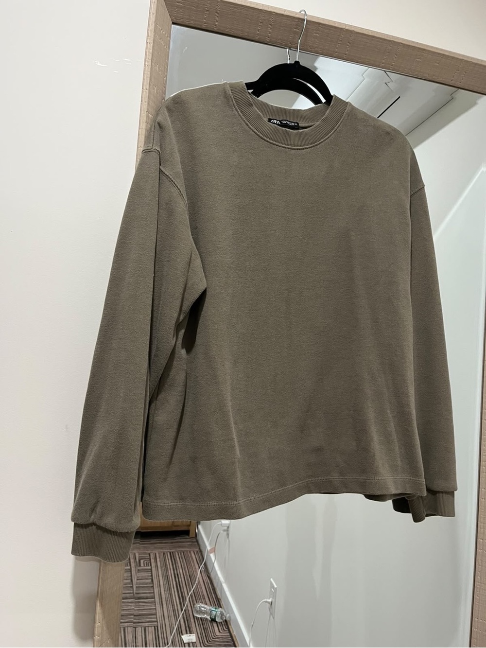 Zara Women’s Olive Green Crewneck Long-Sleeve Shirt size M